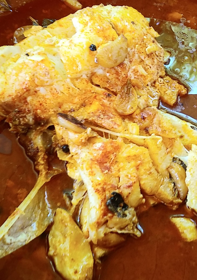 Una foto de Rape en salsa a la cazuela