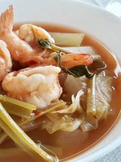 รูปของ แกงส้มผักรวมกุ้ง ปลาสลิดทอด