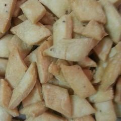 A picture of Namak para.