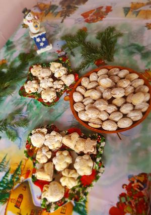 O poză a rețetei Nuci și alte forme umplute cu finetti și gem.