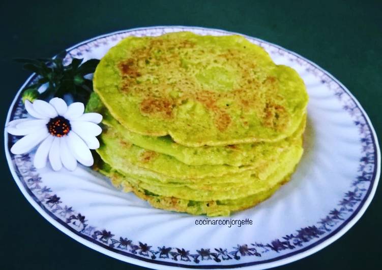Pancakes con hojas de cebolletas y zanahoria sin gluten