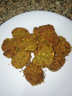 कोथिम्बीर वडी (Kothimbir vadi recipe in Hindi) रेसिपी मुख्य फोटो