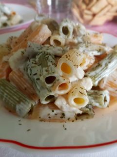 Una foto de Pasta con pollo y champiñones