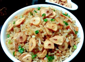รูปของ ข้าวผัดเนยกระเทียม garlic butter fried rice