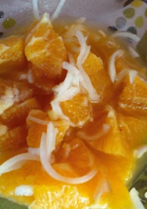 Una foto de Ensalada de naranja y cebolla #mercado
