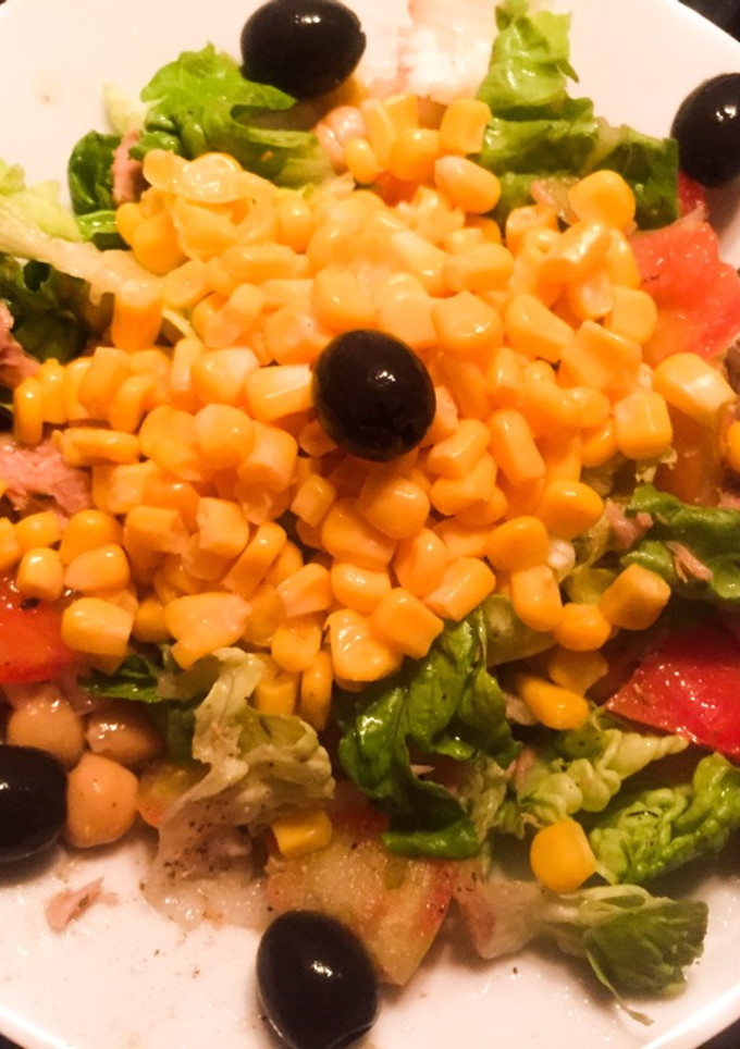 Una foto de Ensalada de garbanzos