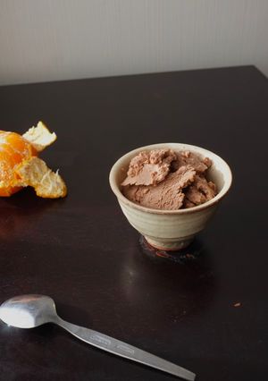A picture of Walnut cacao ice cream.