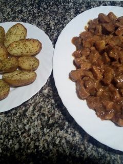Una foto de Tacos de cerdo a la soja con patatas al horno especiadas