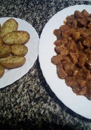 Una foto de Tacos de cerdo a la soja con patatas al horno especiadas