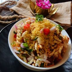 A picture of Puneri Oil Bhel.