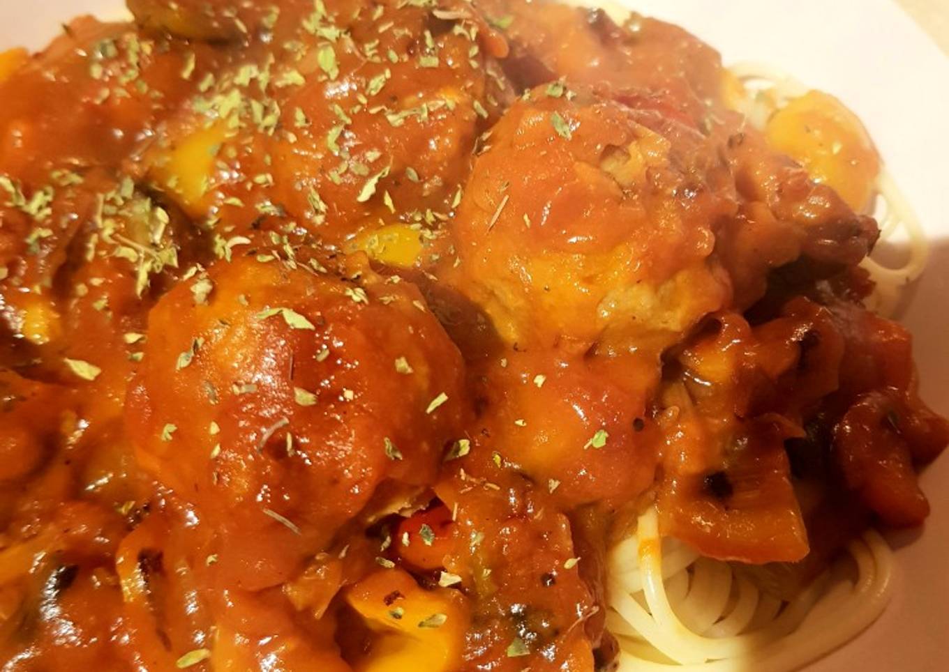 Espaguetis con albóndigas