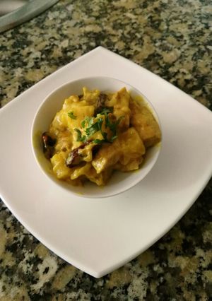 Foto principal de Pollo al curry con pasas y manzanas