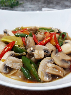 Foto resep TUMIS JAMUR KANCING CABE HIJAU (Jamur Champignon)