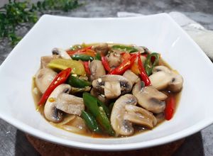 Foto resep TUMIS JAMUR KANCING CABE HIJAU (Jamur Champignon)