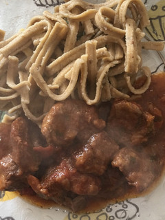 Una foto de Goulash de ternera con spaetzel. Sorprende a los que más quieres. 💚#vendimia2020