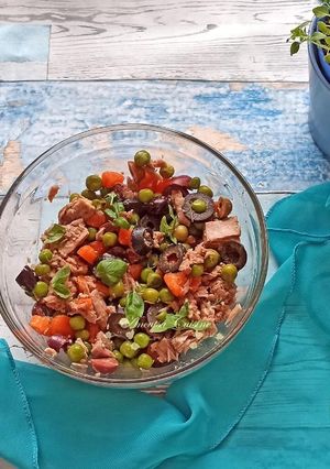 O poză a rețetei Salată cu ton, în stil mediteranean.
