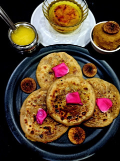 અંજીર ડ્રાયફ્રુટ પૂરણ પોળી (Anjeer Dryfruit Puran Poli Recipe In Gujarati) રેસીપી મુખ્ય ફોટો