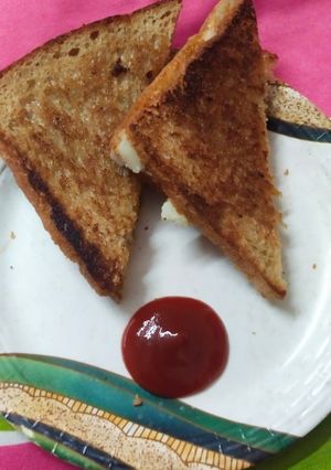 A picture of Potato and Mayo toast.