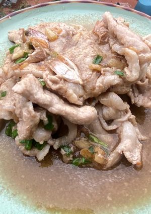 รูปของ หมูสไลด์ผัดกระเทียม น้ำคลุกคลิก