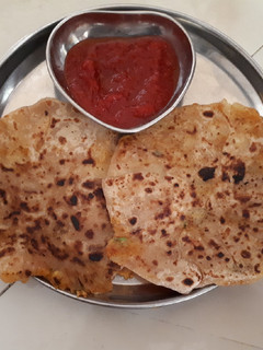 આલુ પરાઠા (Aloo Paratha Recipe In Gujarati) રેસીપી મુખ્ય ફોટો