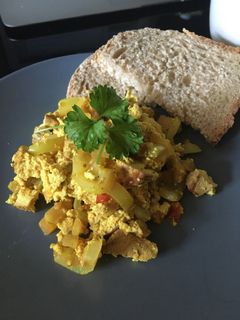 Vegán tofu rántotta recept fotója