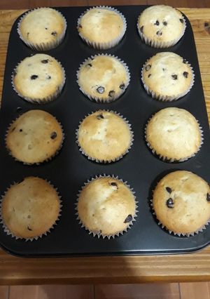 Una foto de Muffins de vainilla con chips de chocolate