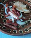 Pollo al disco y ensalada de jitomate al orégano con jugo de naranja agria