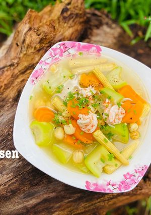 Hình của món Canh tôm tươi hạt sen bắp non carrot bí đao.