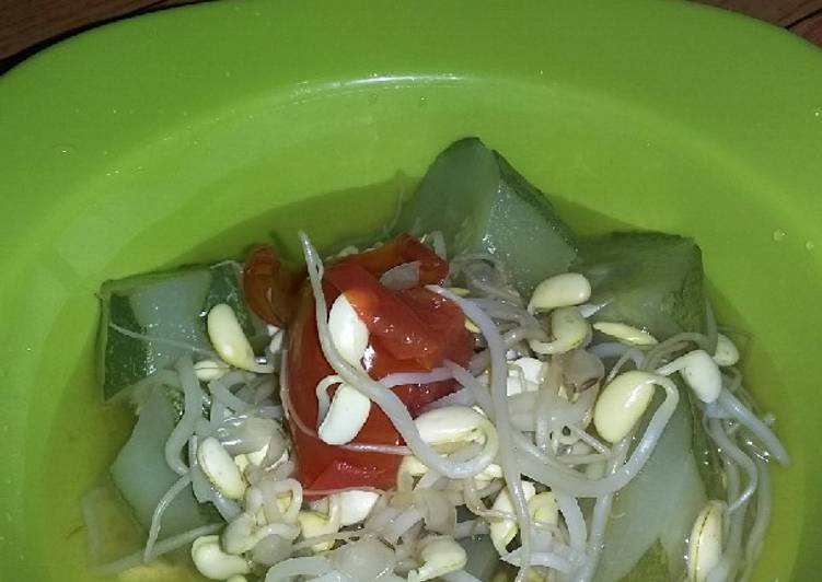 Resep Sayur Asem Kecambah Kedelai + Ketimun yang Enak