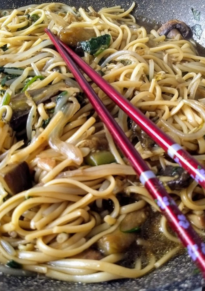 Una foto de Chow mein exprés y completo !!