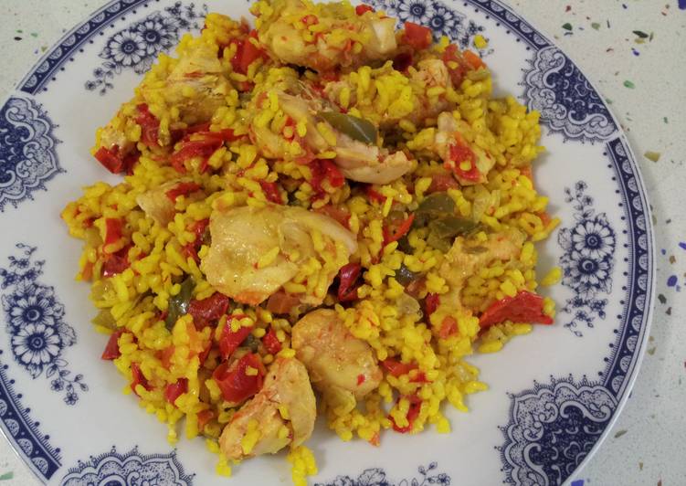 Paella de pollo con pimientos