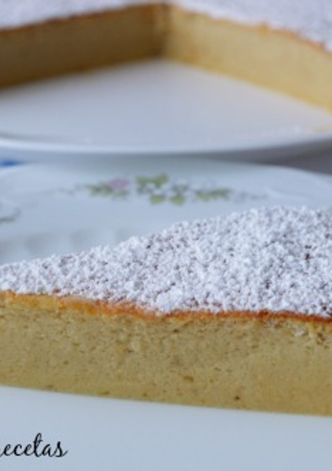 Una foto de Pastel de requesón y plátano