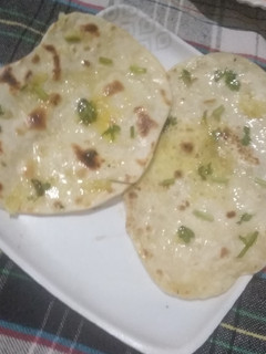 கார்லிக் பட்டர் நான் செய்முறை முக்கிய புகைப்படம்