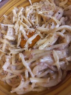 Una foto de Spaghetti con salsa de trufa blanca y queso