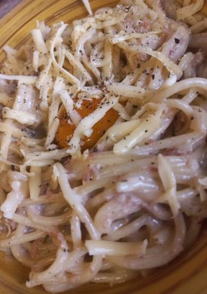 Una foto de Spaghetti con salsa de trufa blanca y queso
