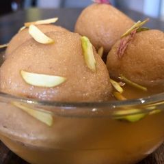 A picture of Gur Ke Rasgulle(Jaggery Rasgulla).