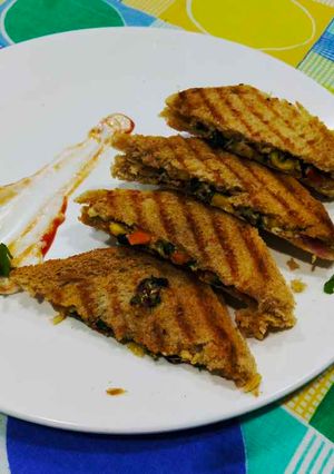 A picture of Spinach, corn and paneer sandwich.