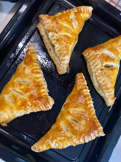 Foto resep Beef & cheese puff pastry
