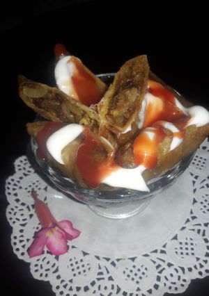 A picture of Sabit masoor ki dal kay Samosa.