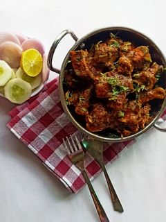 वैदर्भीय स्टाईल चिकन मसाला (chicken masala recipe in marathi) रेसिपी चे मुख्य फोटो