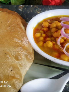 छोले भटूरे (Chole bhature recipe in hindi) रेसिपी मुख्य फोटो