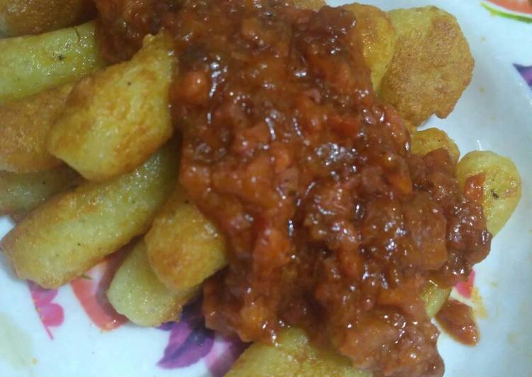 Stik kentang keju saus bolognese