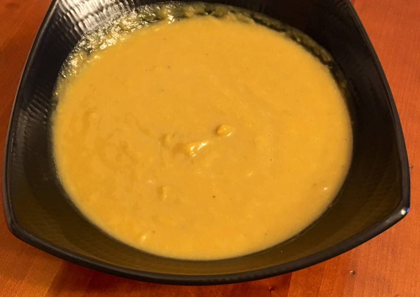 Velouté de patate douce, curry et lait de coco