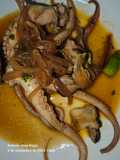 Pulpo con llanega negra y gambas cocidas con salsa tártara