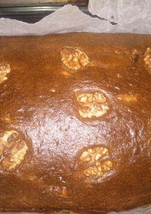 Una foto de Bizcocho integral con nueces y zanahoria