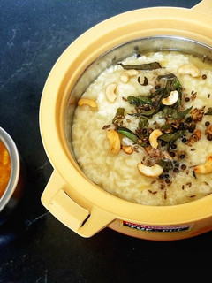 வெண் பொங்கல்(VEN PONGAL RECIPE IN TAMIL) செய்முறை முக்கிய புகைப்படம்