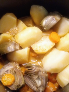 Una foto de Patatas guisadas verduras y costillas en COOKEO (MOULINEX)
