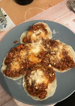 Una foto de Sorrentinos de jamón, muzzarella y ricota