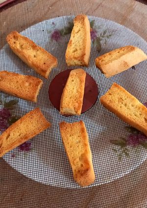 A picture of Cake rusk 🧇🧇.
