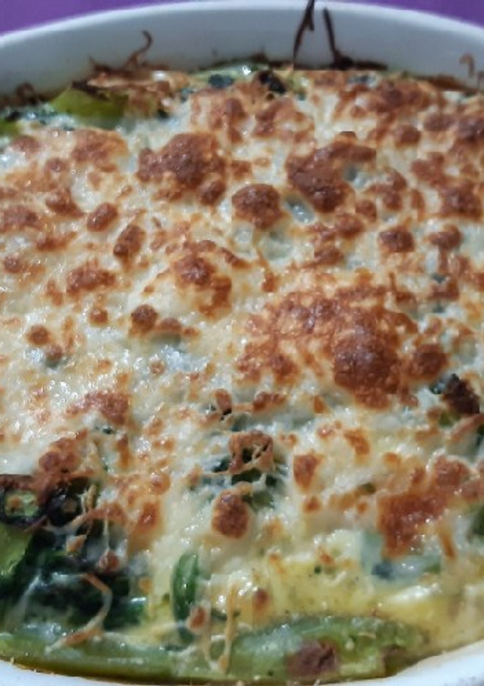 Una foto de Pastel ligero de verduras y trucha